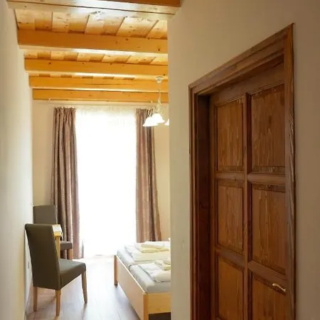 Zempleni Tuenderkert Vendeghaz